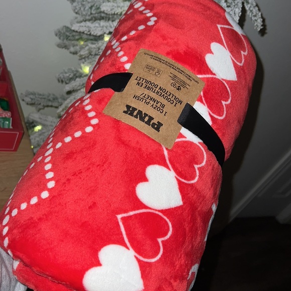 pink vs sherpa fleece blanket - Picture 2 of 2